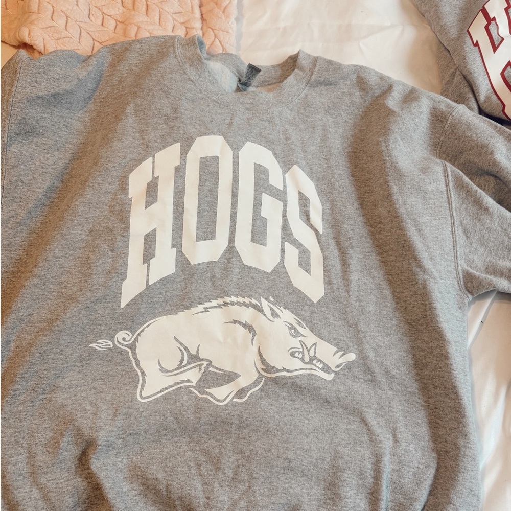 Grey and white University of Arkansas Hogs crewneck sweatshirt #arkansas